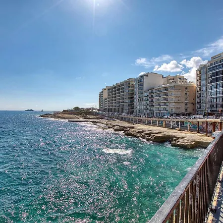 Stylish With Balcony & Sea Views