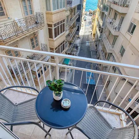 Stylish With Balcony & Sea Views *