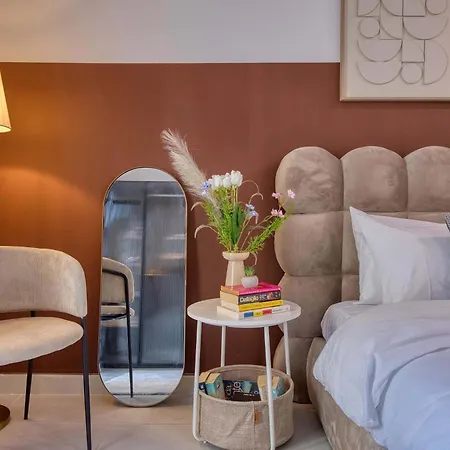 Stylish With Balcony & Sea Views Apartamento