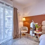 Stylish With Balcony & Sea Views Apartment
