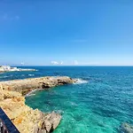 Stylish With Balcony & Sea Views Apartment *