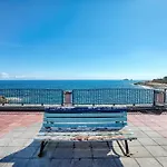 Stylish With Balcony & Sea Views Apartment