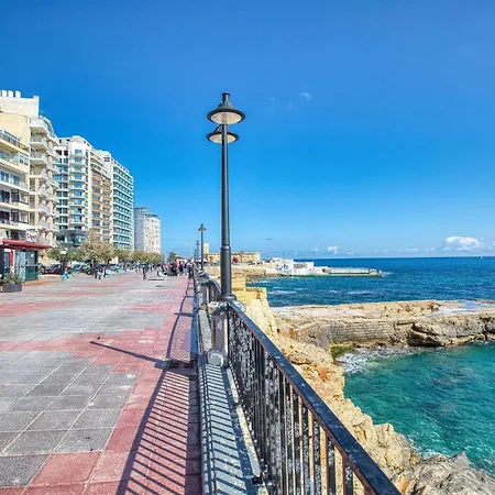 Stylish With Balcony & Sea Views