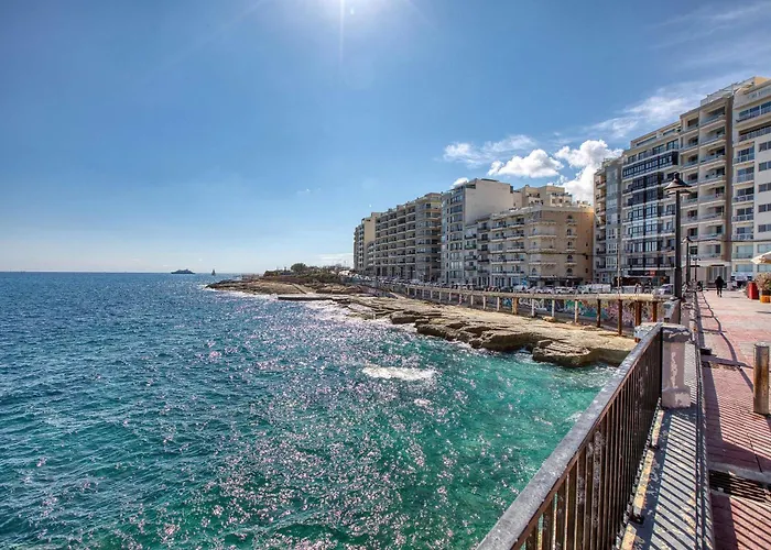 Stylish With Balcony & Sea Views