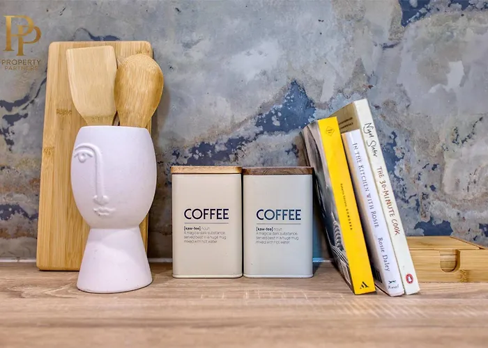 Stylish With Balcony & Sea Views *