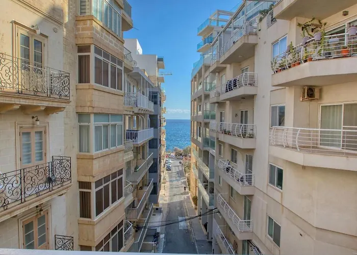 Stylish With Balcony & Sea Views