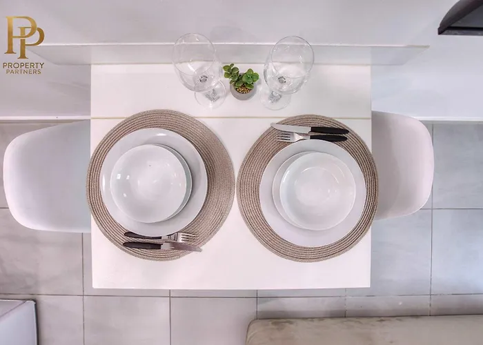 Stylish With Balcony & Sea Views *