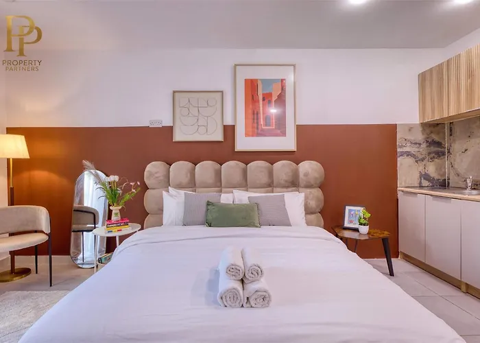 Stylish With Balcony & Sea Views Lägenhet *