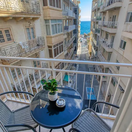 Stylish With Balcony & Sea Views *