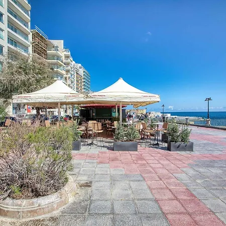 Stylish With Balcony & Sea Views * スリーマ